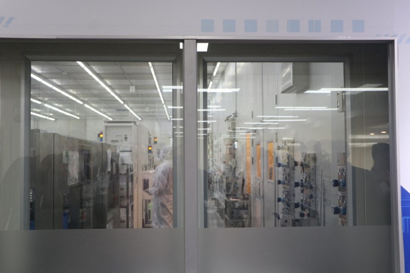 Industrial espionage scandal at the world's largest chip producer, several employees have been detained