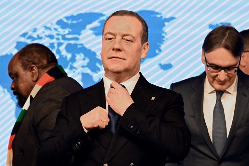 Dmitri Medvedev raises the duel of warmer statements.