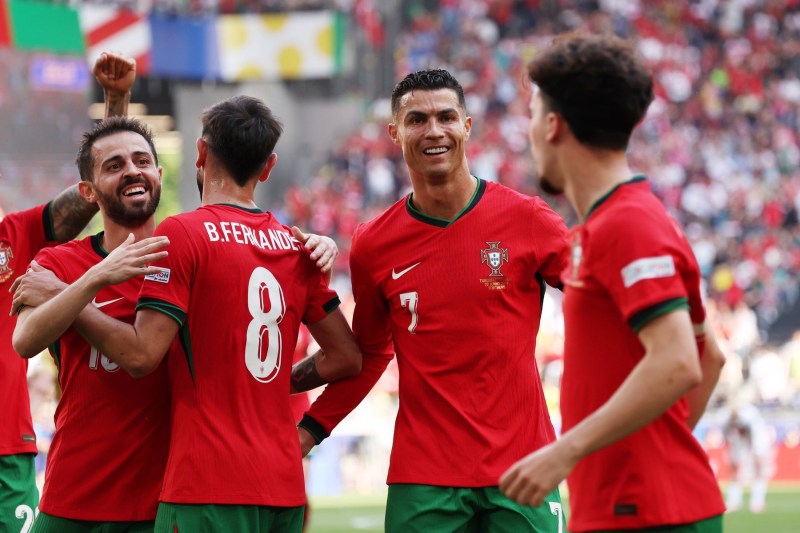 Cristiano Ronaldo, in Portugal's T -shirt