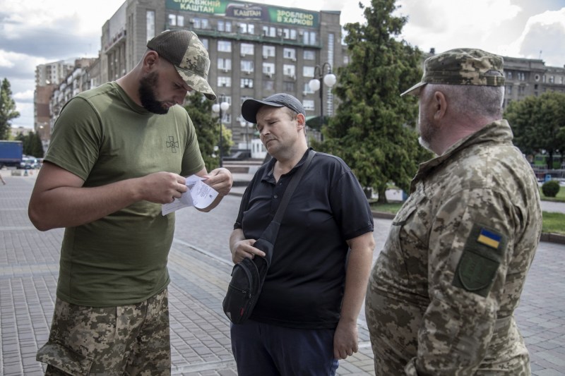 How Ukraine tries to solve a delicate, full -propaganda speculated problem: body video cameras