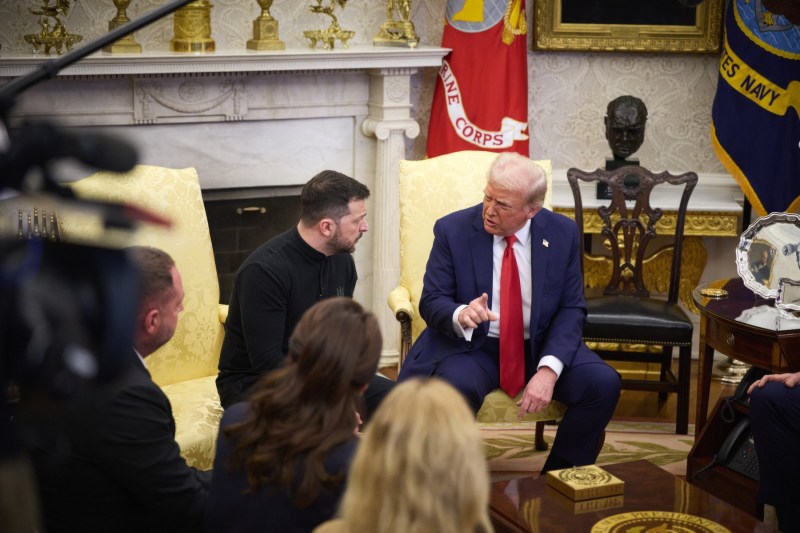 How will Volodimir Zelenski dress at the meeting with Donald Trump, after being criticized for the outfit. Announcement made by the president's designer