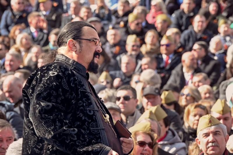 A Hollywood actor has opened a business in Russia, announces the Moscow press, who describes Steven Seagal as