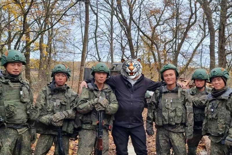 In a surprise visit to the Kharkov front, Zelenski learned what other mercenaries are fighting Putin's army:
