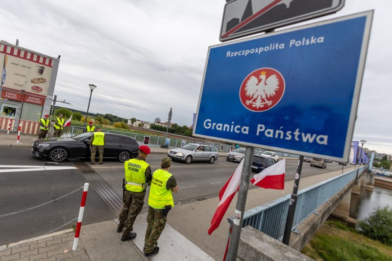 Poland charges 6 people for sabotage documents ordered by foreign intelligence services. Warsaw accuses to be the target of Russia and Belarus