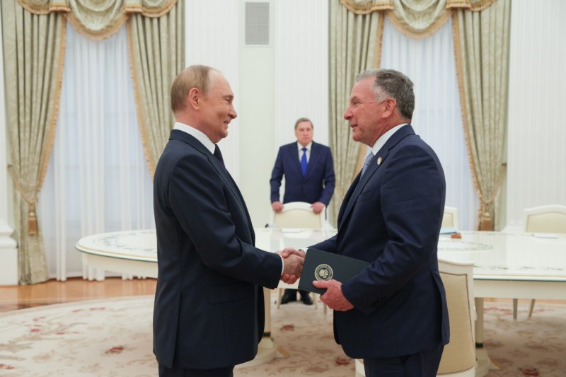 Putin, provocative gesture before Trump's ad. What did he send through the emissary who was in Moscow