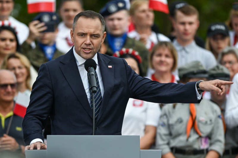 The President of Poland wants to cut social aids for Ukrainian refugees who do not work: 
