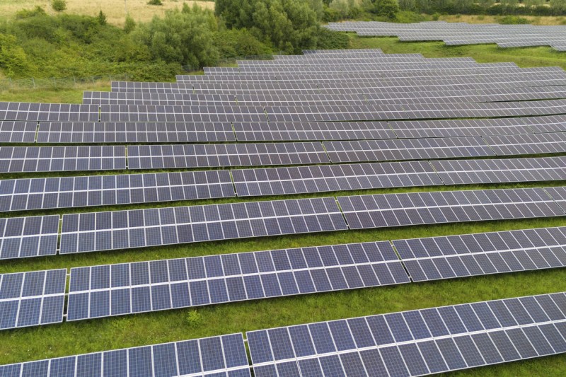 Israeli group, in aggressive expansion on the real estate market in Romania after being taken by a diamond trader, launches the first major investment in Romanian energy