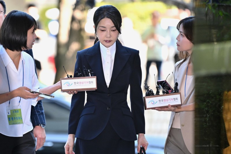 Former South Korea lady was arrested. A luxury pendant and two Chanel bags attracted the attention of prosecutors