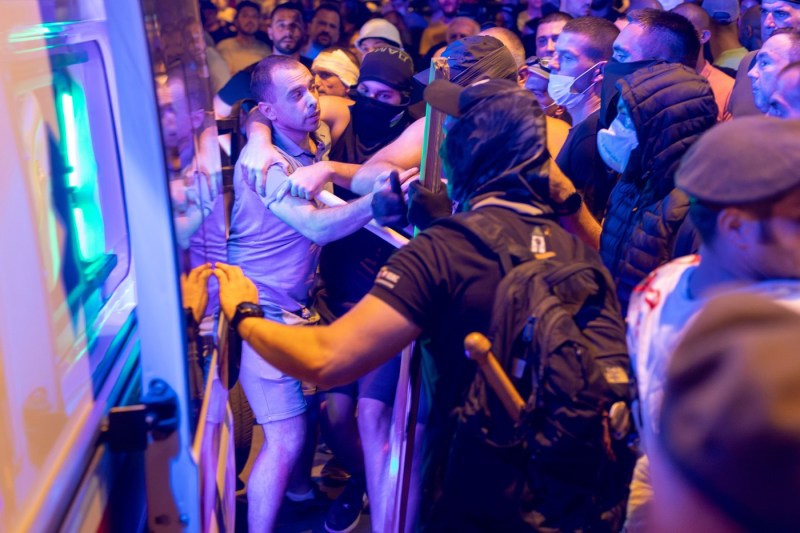 Photo/video protesters destroyed a headquarters of the Governor in Serbia, at Novi Sad. Clashes with SNS supporters in Belgrade