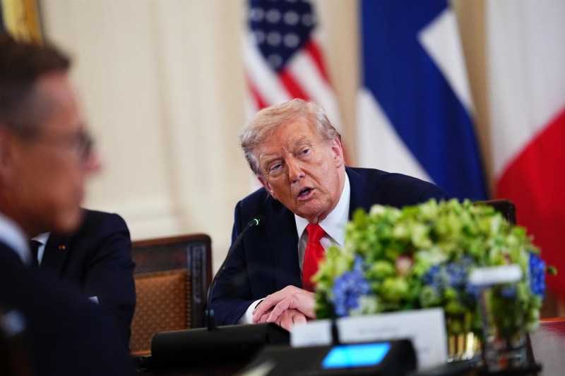 Trump, surprised by an open microphone when Macron whispered that Putin 