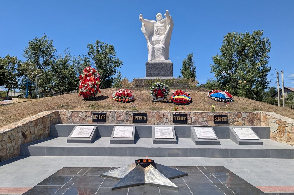 The eternal flame commemorating the fallen soldiers of World War II