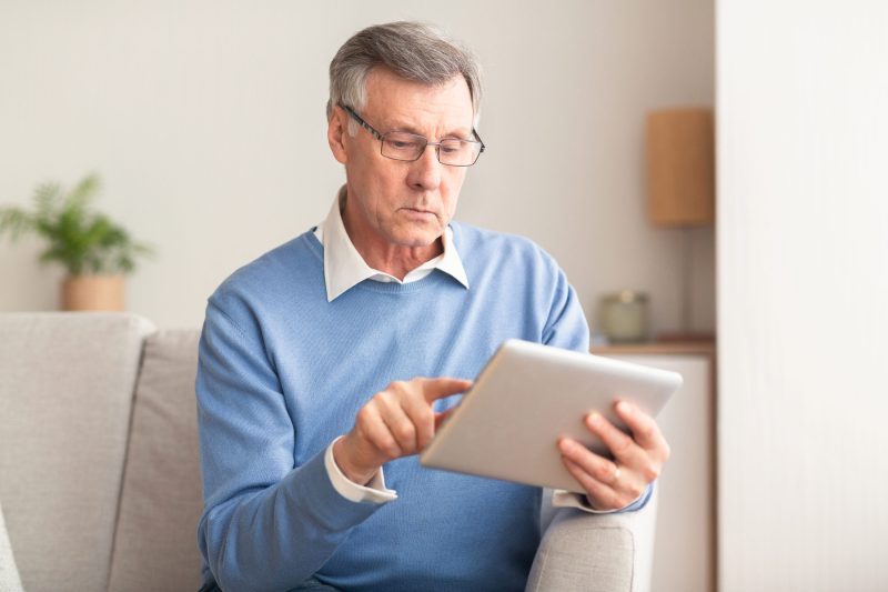 Dutch use the internet connected devices most. Poles, Bulgarians and Romanians - the least
