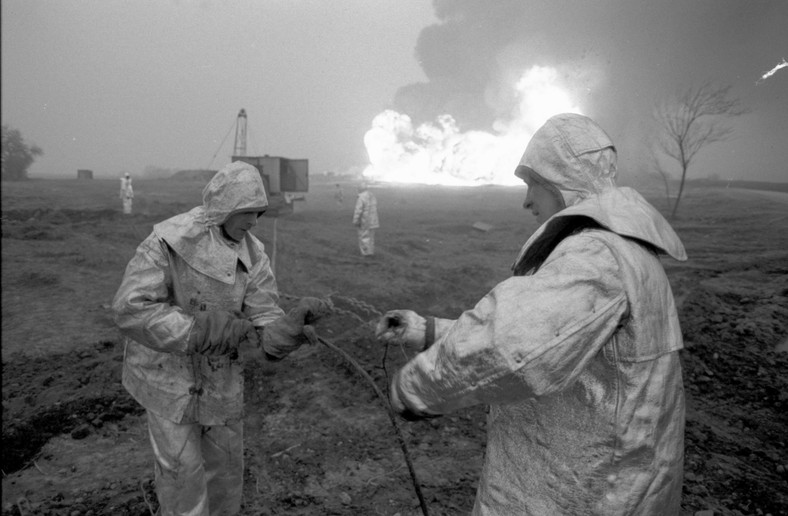 Daszewo drilling fire 1. Action of extinguishing (photo from 1980)