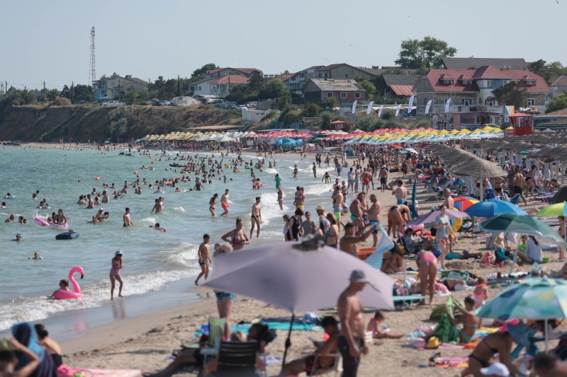 Beach / photo tourists: Inquam Photos / George Călin