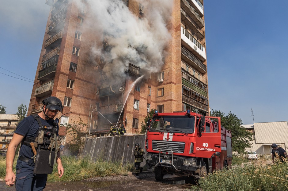 Fire in a block of flats in Konstantynówka after hitting the drone (illustrative photos)