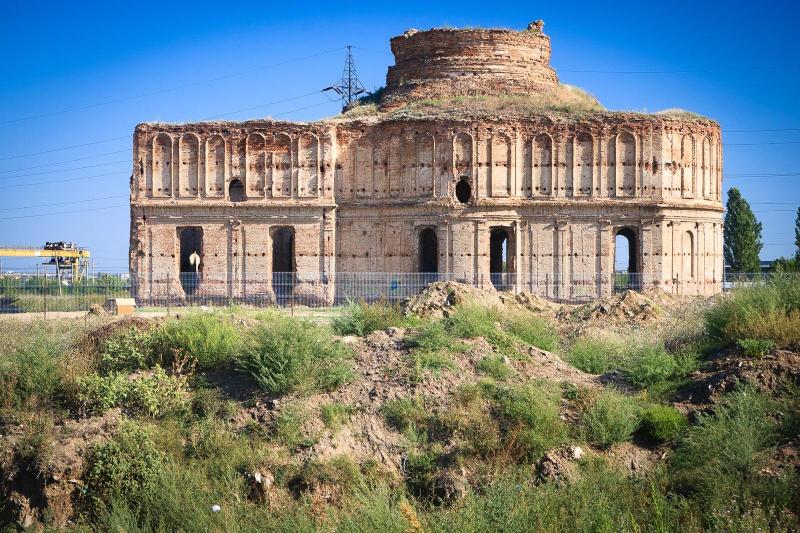 Chiajna Monastery, the grand ruin of the outskirts of Bucharest that stubbornly survives the total ignorance