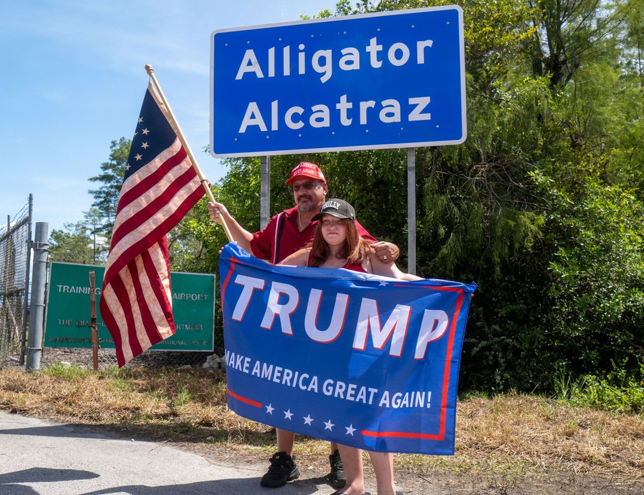 Supporters of Trump in front of the sign "Alligator Alcatraz". Ochopee, 12 July 2025