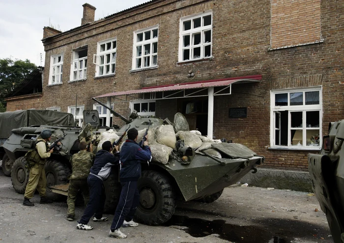 Grupul înarmat de terorişti a luat ostatici peste 1.100 de elevi şi profesori FOTO: Getty