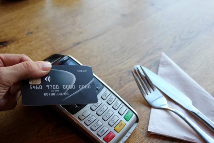 Someone pays with the table table at the restaurant