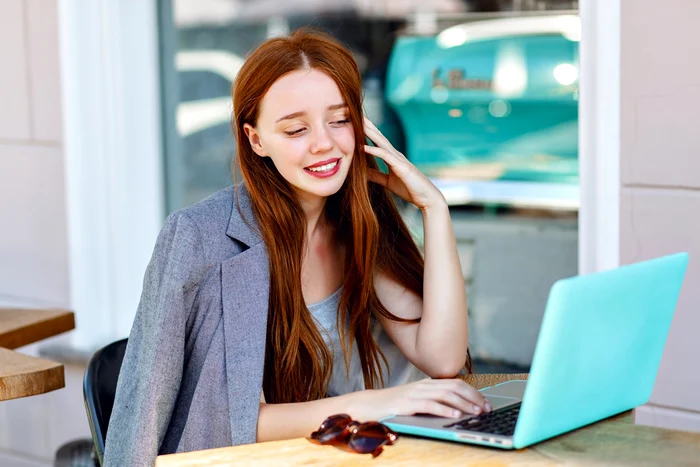 Young girl in front of a laptop