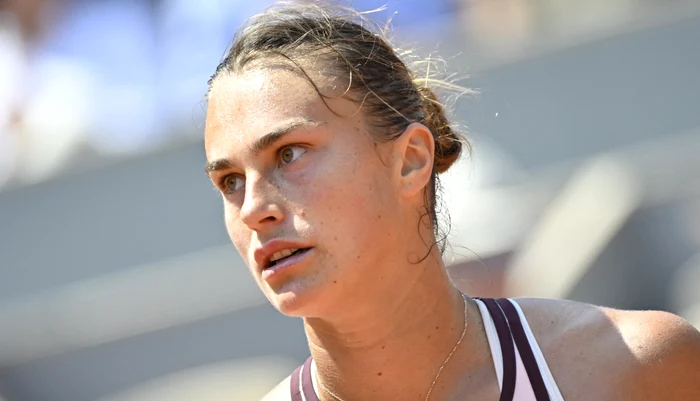 Aryna Sabalenka holds up the flag of girls
