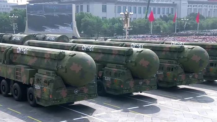 Chinese nuclear missiles, at parade/photo: x