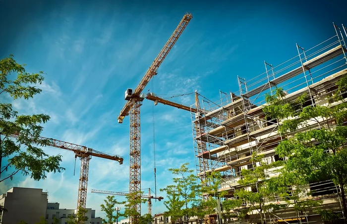 Cranes near a block under construction