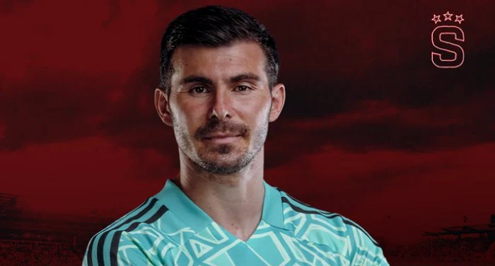 Florin Niță is free of photo contract/Sparta Prague Instagram
