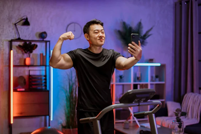 Online fitness coach Photo MyPTHUB NET