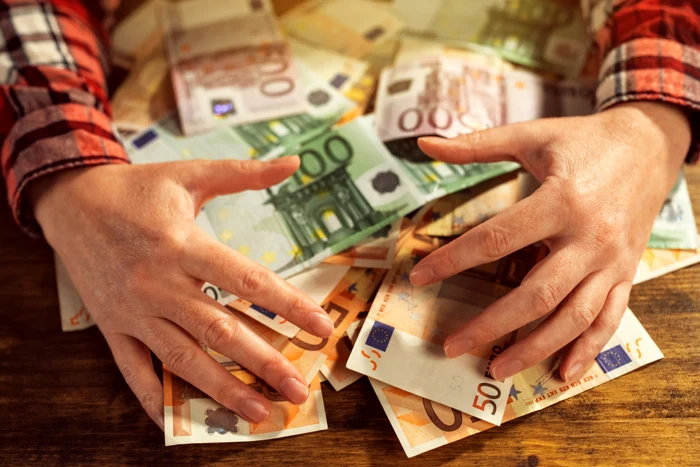hands and money