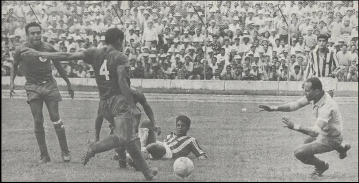 The football match between Honduras and El Salvador Photo Attackingfootball.com
