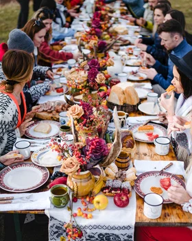 The table that unites the people of photo Bloom the World