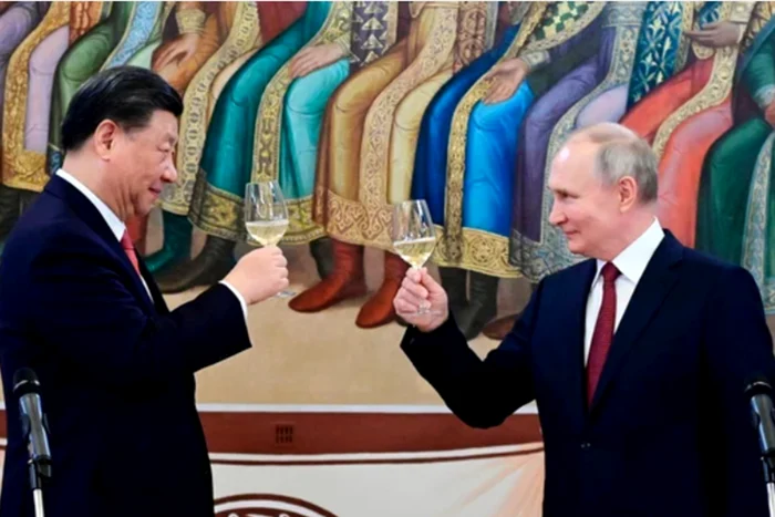 Xi Jinping could distance himself from Putin/PHOTO:AFP