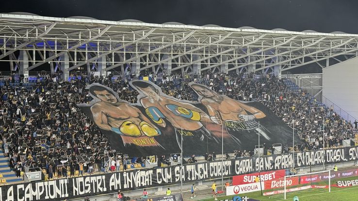 Spectacular set designs at the Petrol - Dinamo match, from Superliga. Photo: Andrei Crăițoiu (gsp.ro)
