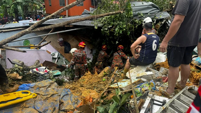 Thousands of people were evacuated preventively. Photo: x/@nst_online