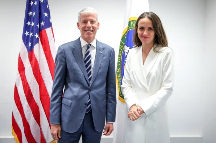 Chris Wright and Oana Ţoiu, bilateral discussions in Vienna. Photo: X/Oana Ţoiu