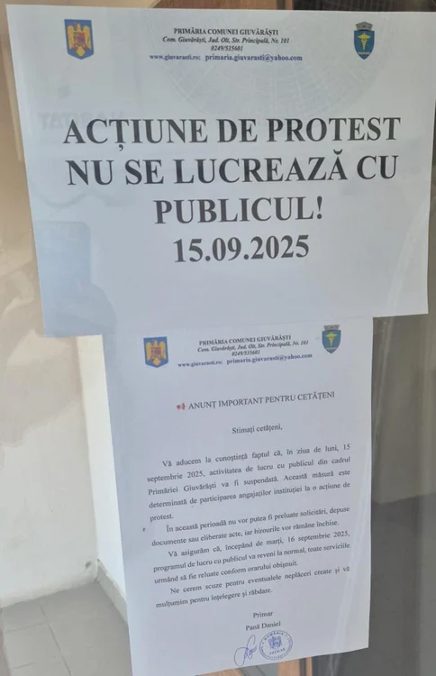 The employees of the Giuvărăști City Hall protested Photo: FB/Daniel Pană