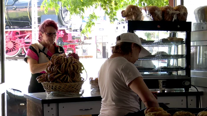 Heated debate online on wages. Photo: Iulian Grandma