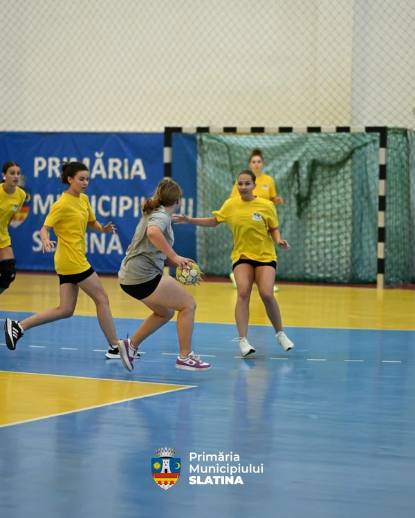 Girls also faced photo handball: Slatina City Hall