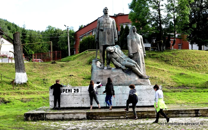 Lupeni city. Photo: Daniel Guță. TRUTH