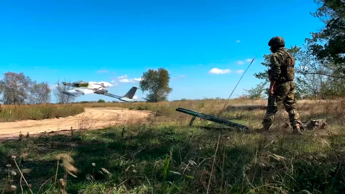 Russian soldiers launch drones on the Ukrainian front PHOTO profimedia jpg