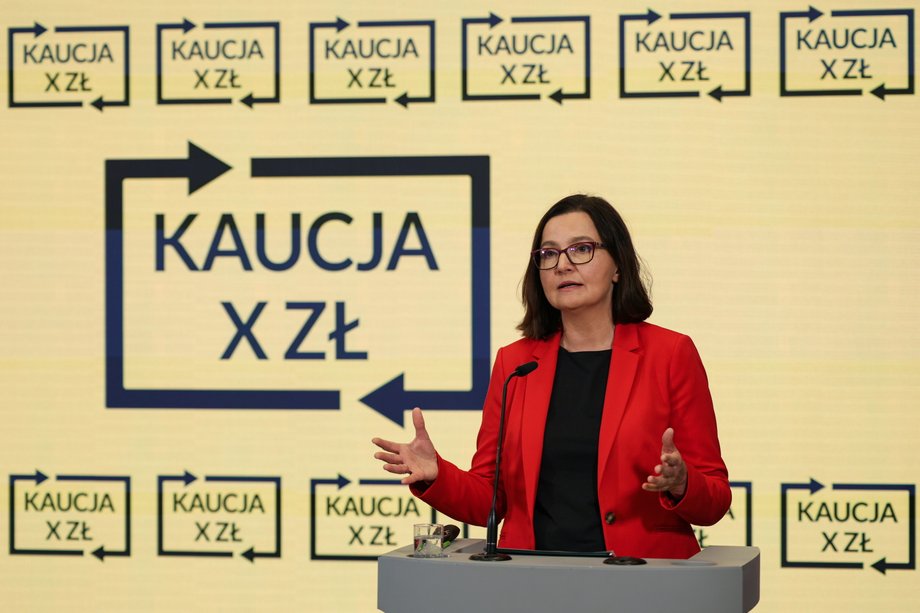 The deputy system is to enter into force on October 1, 2025. Deputy Minister of Climate and Environment Anita Sowińska during a press conference before the start of the deposit system, September 17.