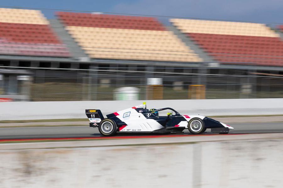 Luca Viișoreanu Luca Viișoreanu, the Romanian pilot who competed on Monza, explains the key point: