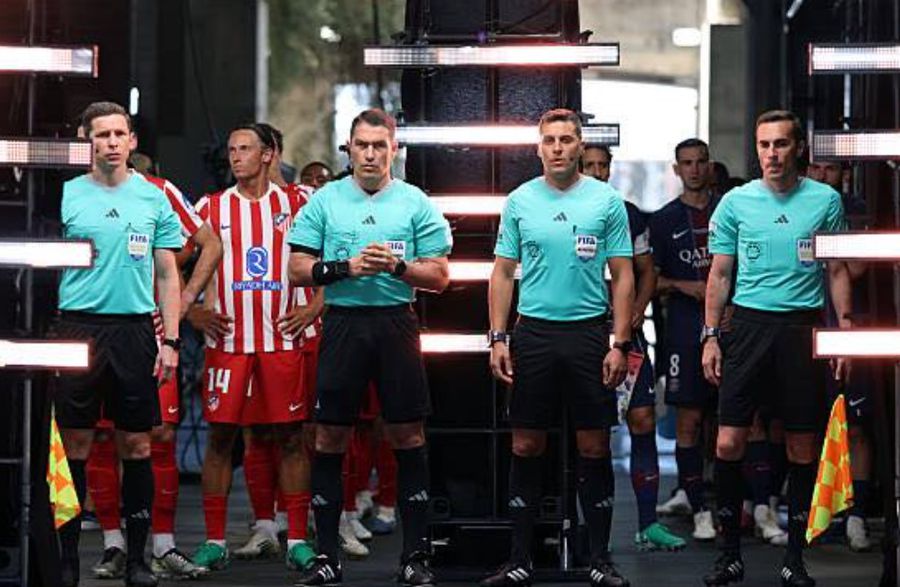Istvan Kovacs tested Refcam at the match between PSG and Atletico from the World Club Championship 2025 Premiere at the first