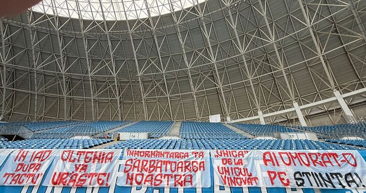 Horrible messages to Adrian Mititelu, after FCU Craiova was excluded from Liga 3. Photo: Instagram @CasualRomania