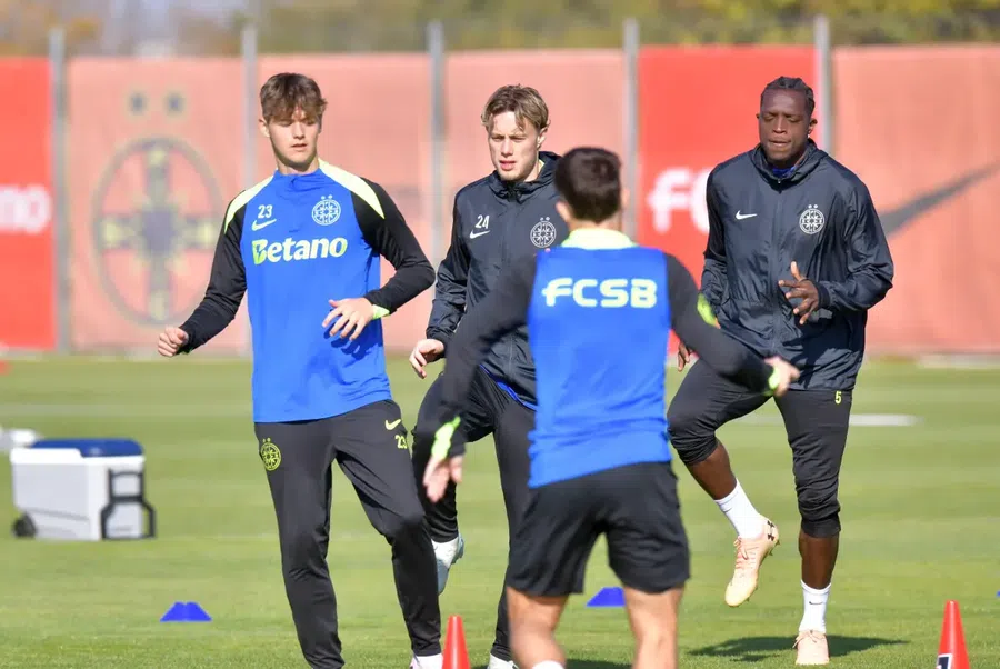 Andrei Dăncuș, first on the left, among FCSB's seniors. Photo: Cristi Preda (GSP) Ionel Dănciulescu found the main problem from FCSB: