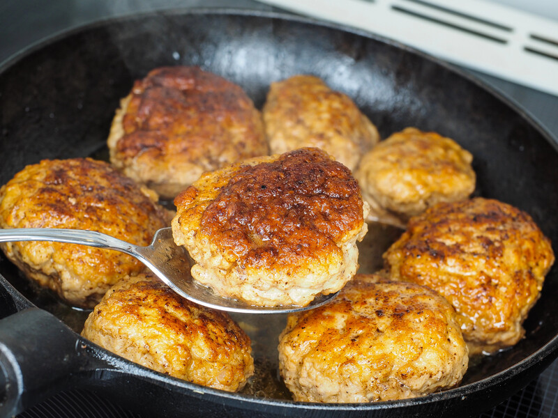Soak bread for cutlets in this - and their taste will turn out to be unsurpassed. Recipe from Klopotenko
