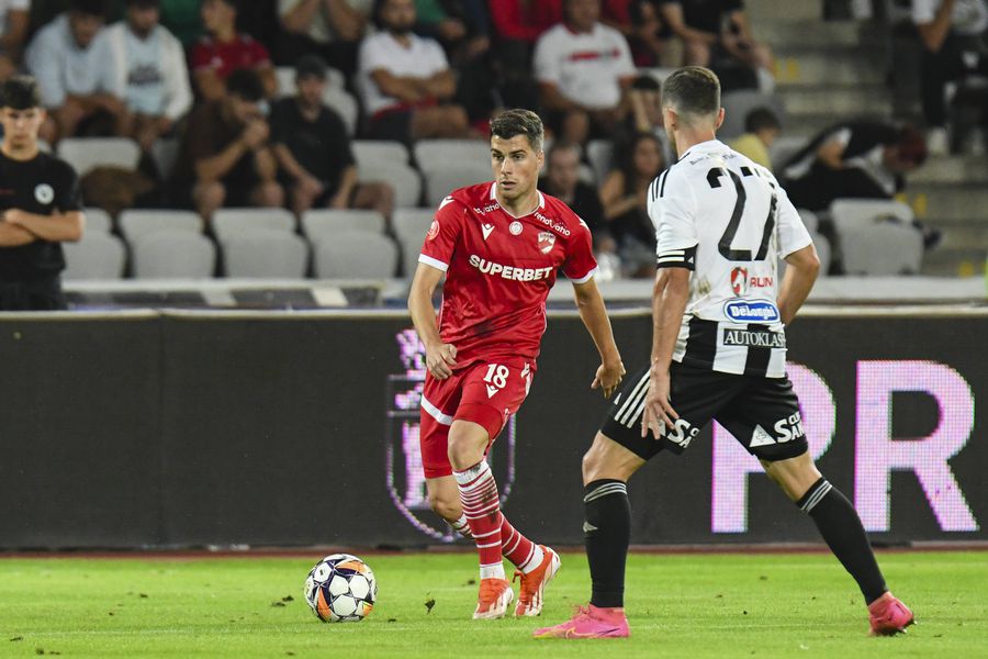 Alberto Soro, in Dinamo's shirt, during the match with U Cluj from the autumn of last year Dinamo tries at any cost to get rid of a player! Ask for a huge amount to terminate: the decision taken by