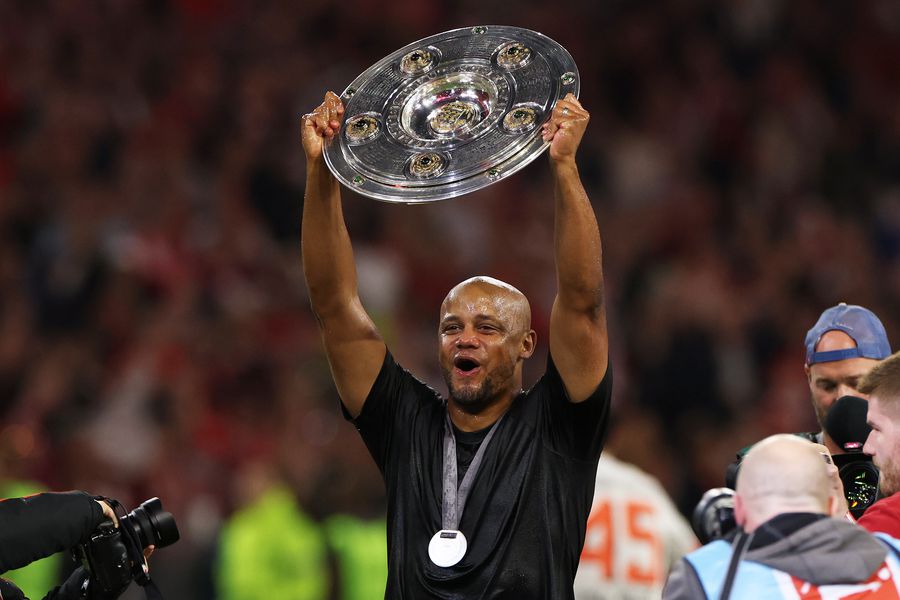 Vincent Kompany, celebrating winning the title with Bayern (season 2024/2025) // Photo: Getty Images Neither Mourinho nor Count! The English footballer named the best coach he worked with in his career
