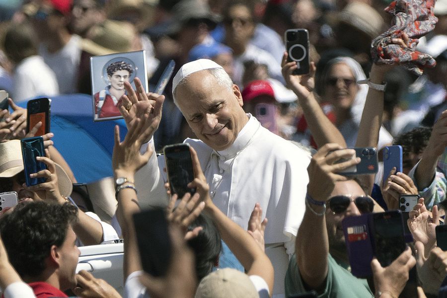 Pope Leon XIV at the canonization service of Carlo Acutis, Sunday, September 7, 2025. The ceremony was impressive, tens of thousands of pilgrims from all over the world participated. Photo: Imago Saint with Rossonera heart »The story of Carlo Acutis, the first canonized millennial by the Vatican